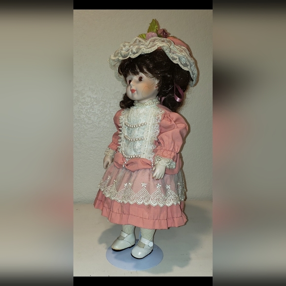 VINTAGE BRINN'S PORCELAIN DOLL - Picture 5 of 5